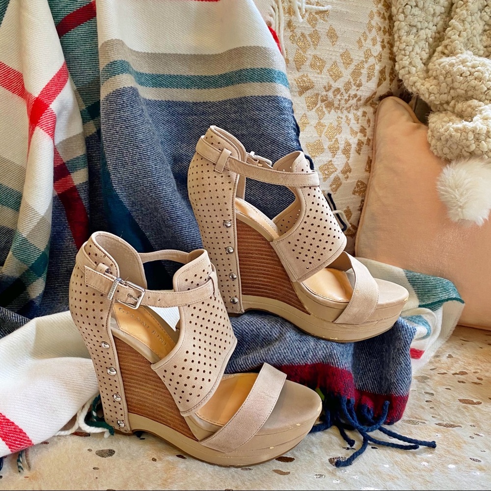 Giani Bini Perforated Wedge